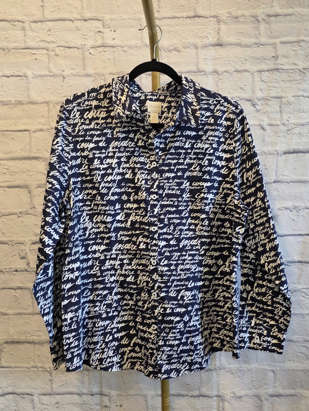 Chico's No Iron Navy Script Shirt Size 2 Coup de Foudre